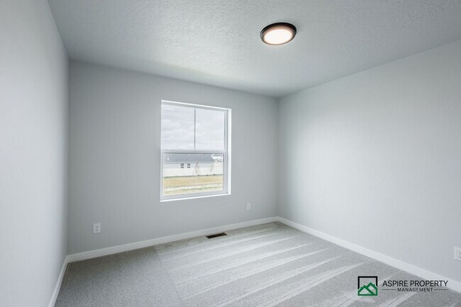 Building Photo - Brand New 5 Bed 3 Bath home 2600sf+ and a 3 car garage