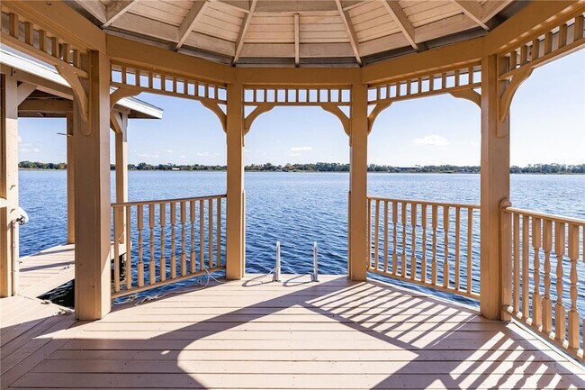 Building Photo - 1649 Lake Villa Dr