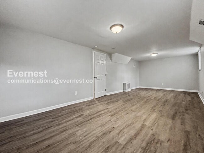 Building Photo - 2 Bed, 2 Bath Home with Fenced Yard & Garage / Pet-Friendly / Available Now!