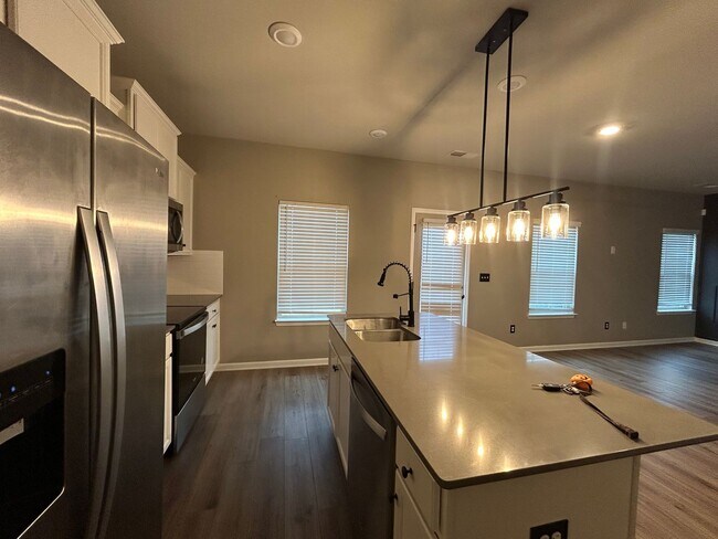 Building Photo - **Move in with NO SECURITY DEPOSIT**11612 Winston Dr - Available NOW! $100 Off First 2 Months!  –...