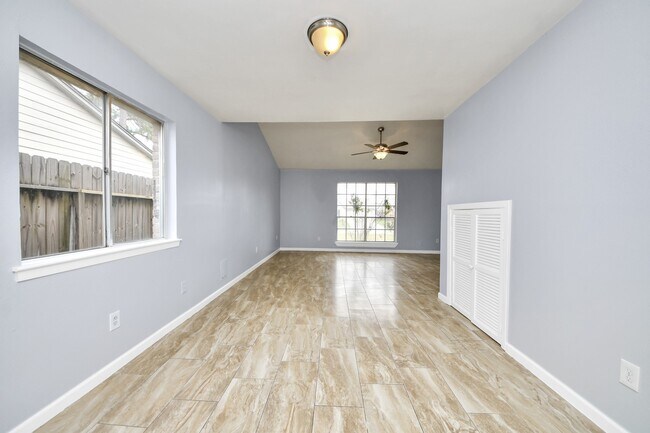 Building Photo - 23927 Verngate Dr