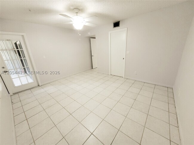 Building Photo - 7523 Greenlake Dr