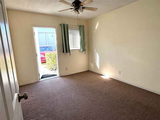 Building Photo - 2100 NE 38th St