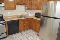 Building Photo - 721 Broad Ave