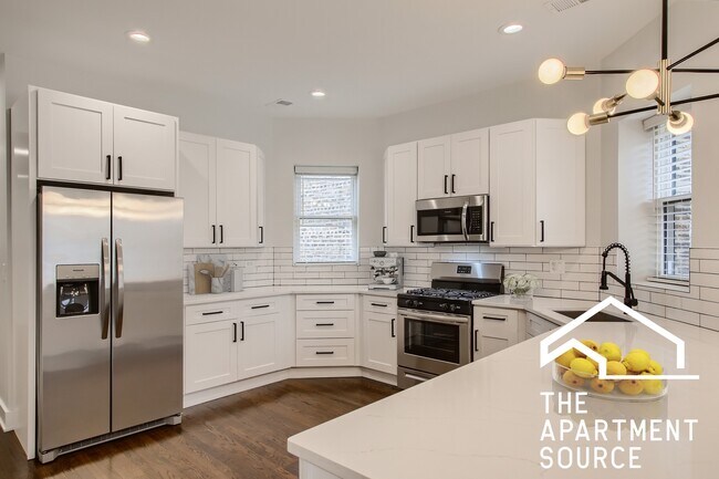 Building Photo - 1452 W Irving Park Rd