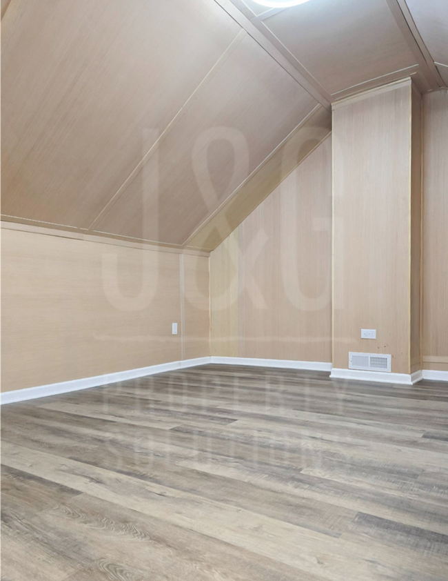 Building Photo - 3 Bedroom 1 Bath Row House