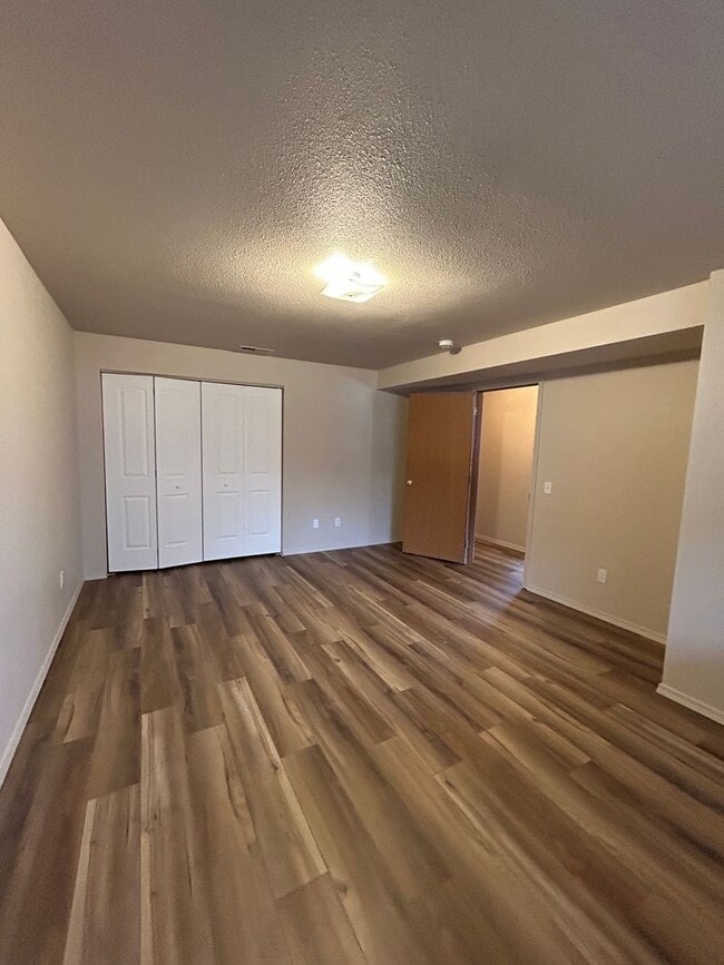 Building Photo - Split Level Townhouse