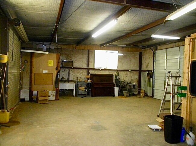 Building Photo - 8707 Private Rd 7355