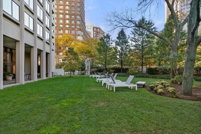 Building Photo - 65 E India Row