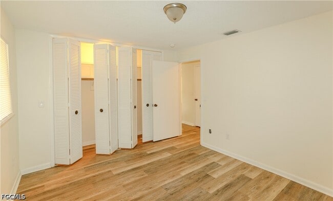 Building Photo - 5654 Eichen Cir