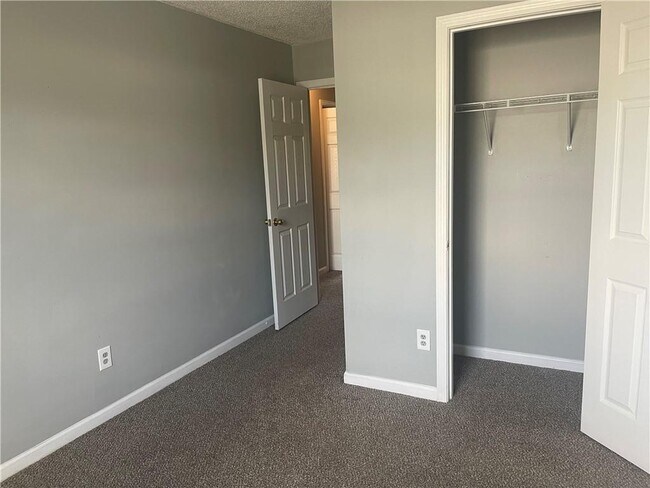 Building Photo - 5322 Creekview Ln