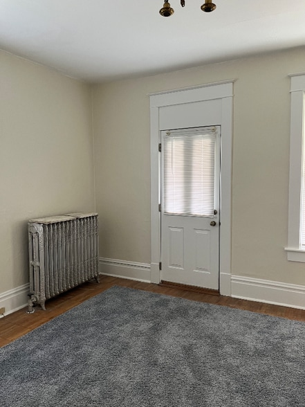 Building Photo - 992 Linton St