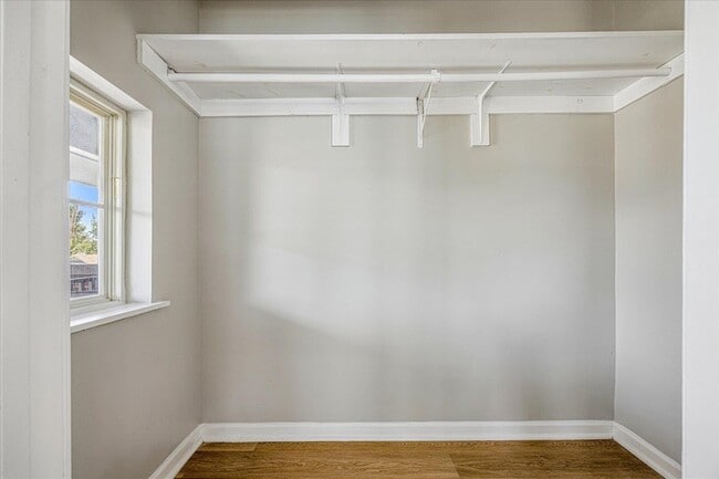 Building Photo - 2395 Forrest Avenue Unit 3