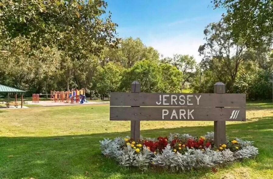 Building Photo - 2042 Louisiana Ave S