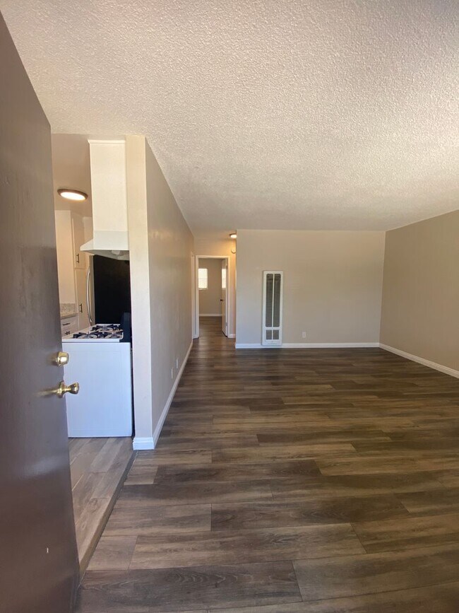 Interior Photo - 1357