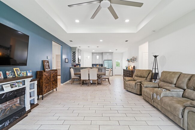 Building Photo - 204 Shadow Mountain Dr