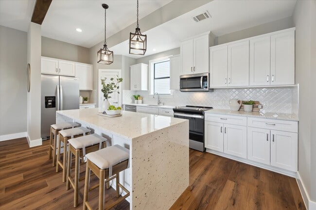 Building Photo - 3102 Eunice St