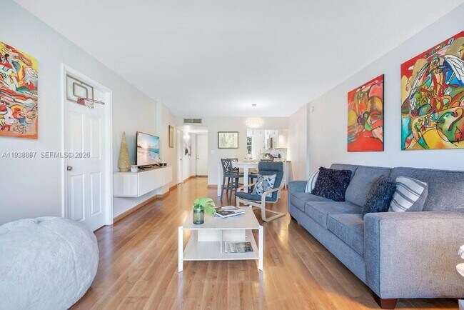 Building Photo - 105 Royal Pk Dr