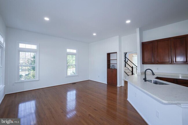 Building Photo - 47699 Whirlpool Square