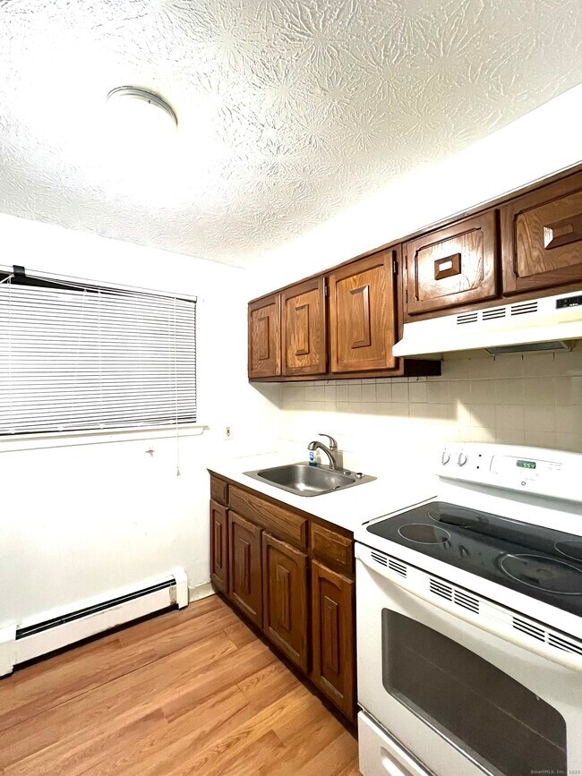 Building Photo - 131 Woodland Dr