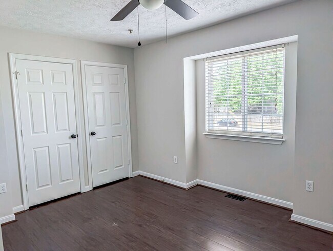 Building Photo - 45503 Knockeyon Ln