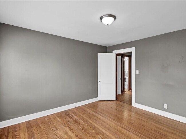 Building Photo - 3220 Grant Ave