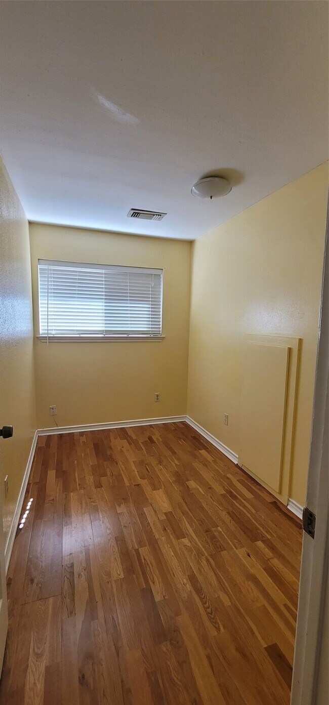 Building Photo - 20111 Beechview Ln