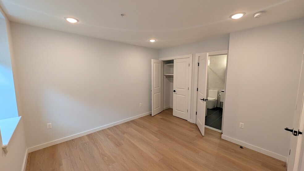 Building Photo - 55 Tunxis Ave