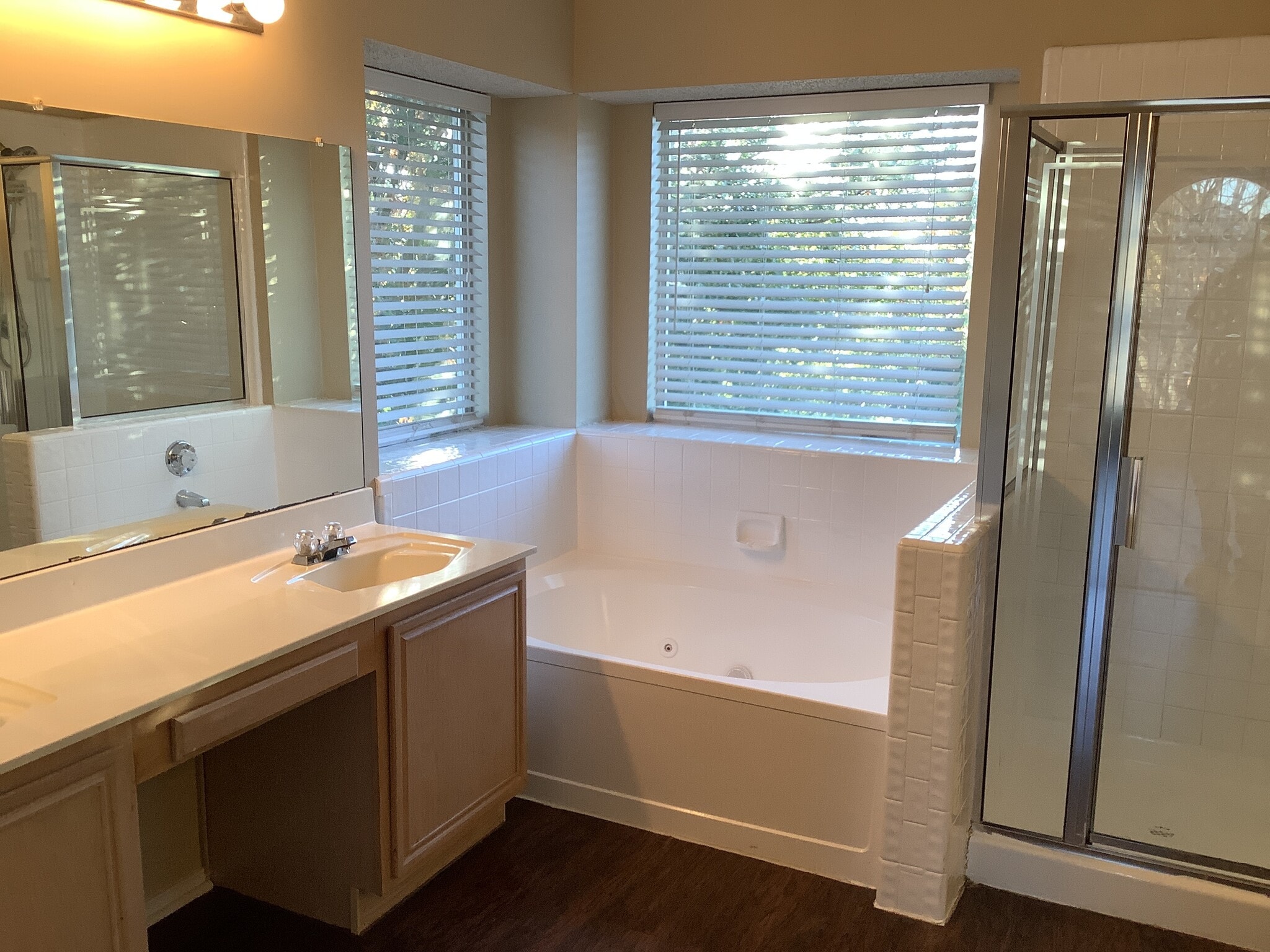 Building Photo - 1213 Calvert Dr