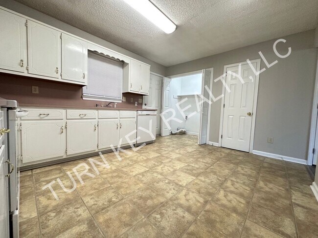 Building Photo - Townhome for rent in Grayson Valley