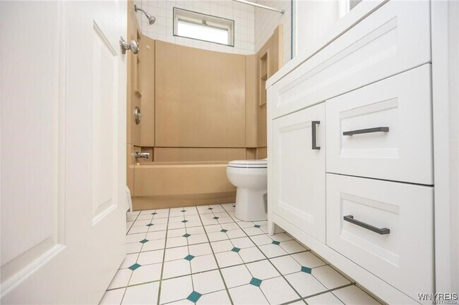 Building Photo - 114 Ashland Ave