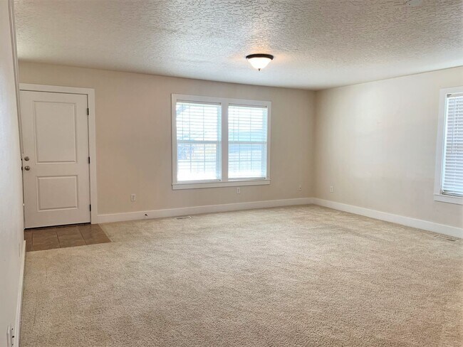 Building Photo - 720 Triumph Dr