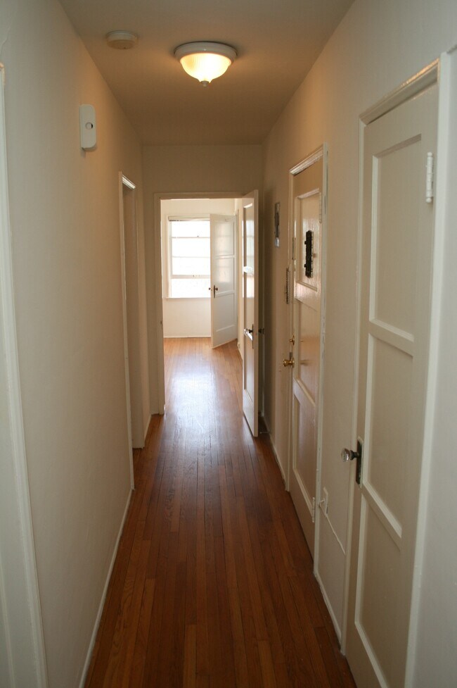 Building Photo - 870 N Occidental Blvd