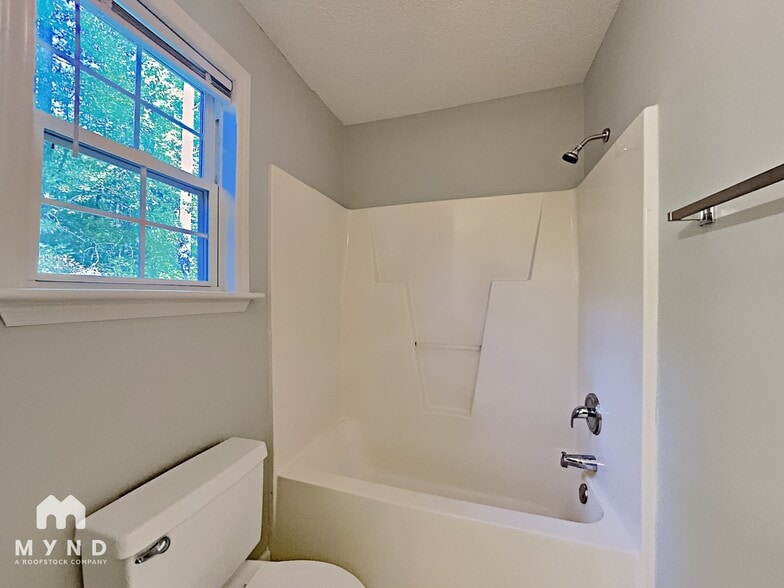 Building Photo - 112 Drew Ct