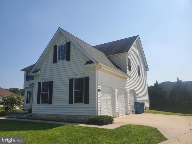 Building Photo - 33 Saphire Ct