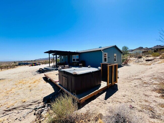 Building Photo - Updated 3 bd, 2 ba on 1.98 Acres with Hot Tub!