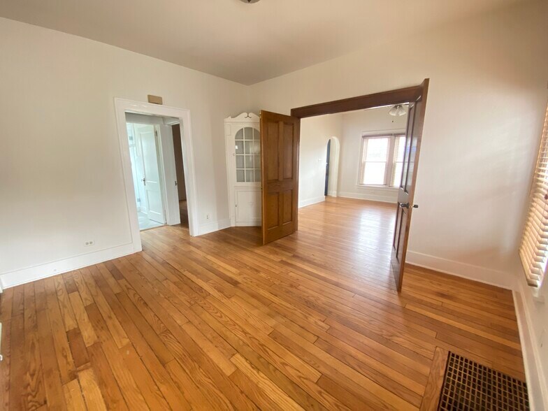 Dining Room - 9 S Van Buren St