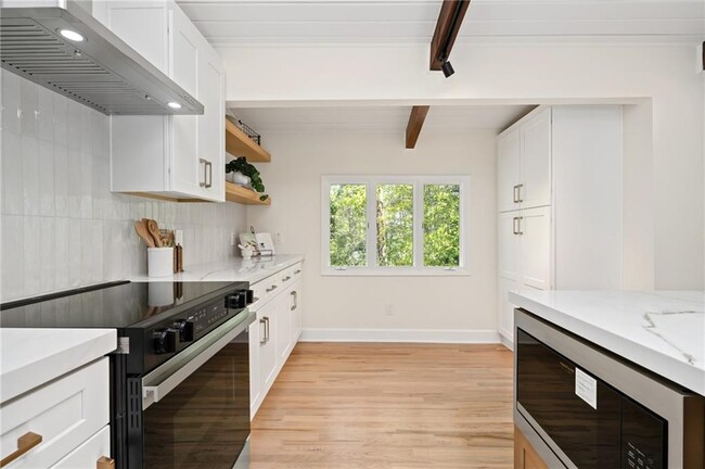 Building Photo - 1690 Cotswold Dr NE