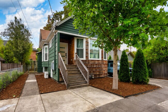 Building Photo - 1425 SE 41st Ave