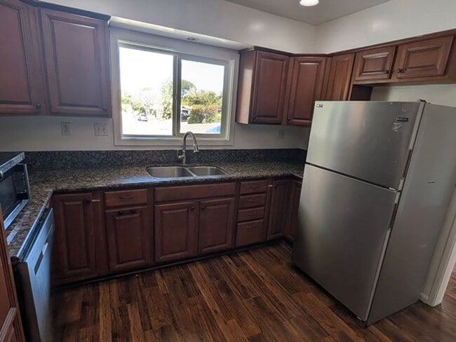 Building Photo - 5209 Hewlett Dr