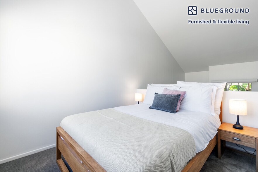 Building Photo - 960 N Alfred St