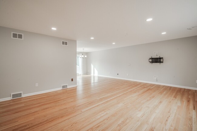 Building Photo - 810 Frank Smith Rd
