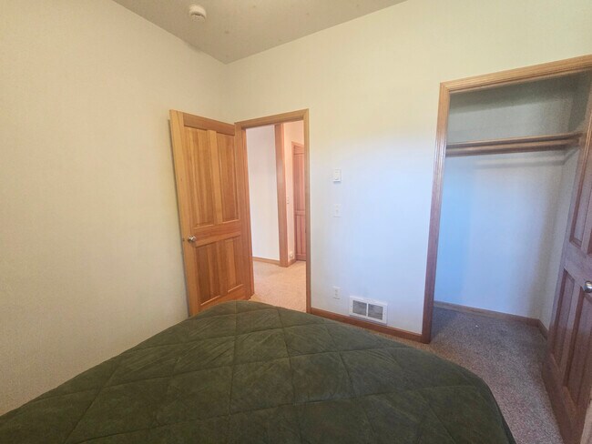 Building Photo - 8455 S Victoria Ave