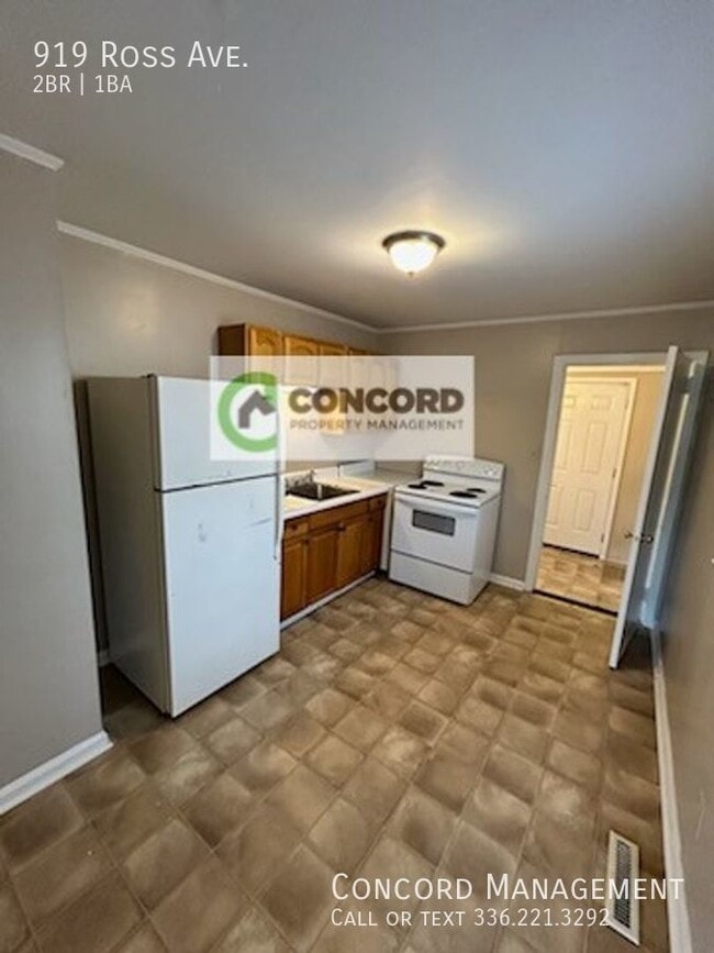 Building Photo - 919 Ross Ave