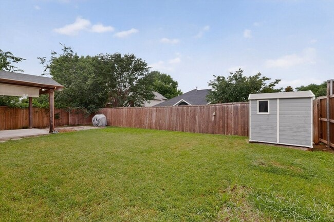 Building Photo - 817 Edmonton Dr