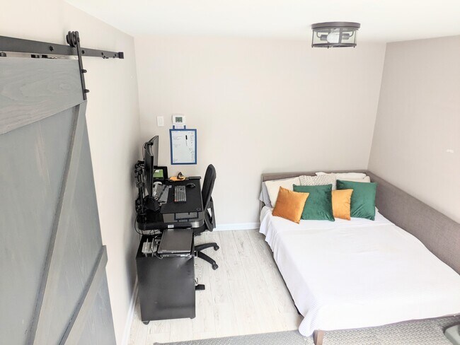 Building Photo - 1420 N St NW