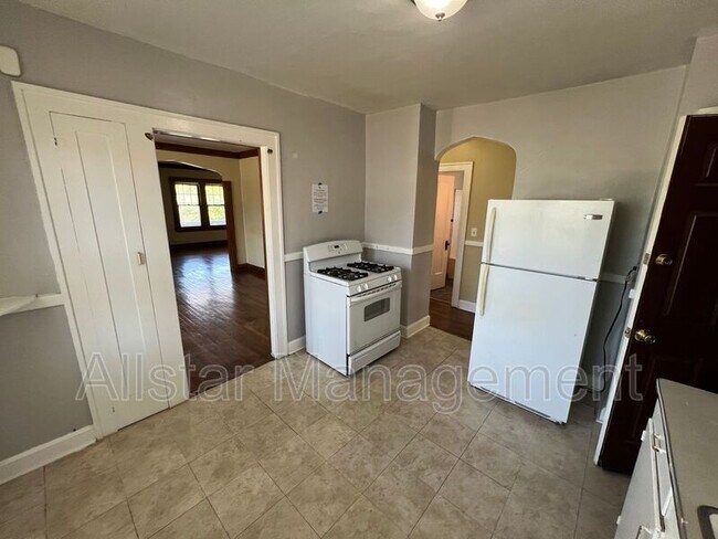Building Photo - 17200 Grovewood Ave