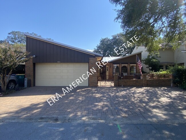 Building Photo - 925 Holbrook Cir