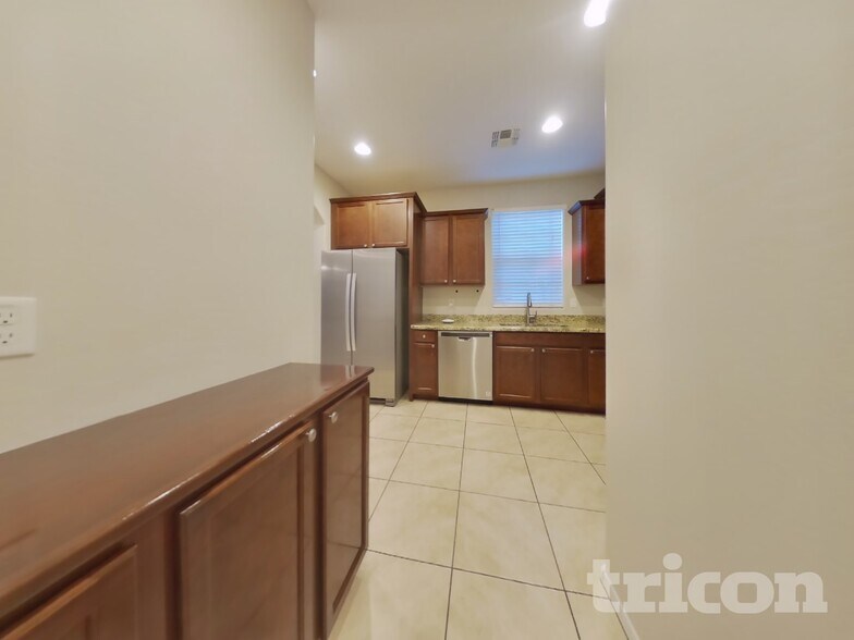 Building Photo - 14875 N 177th Ave