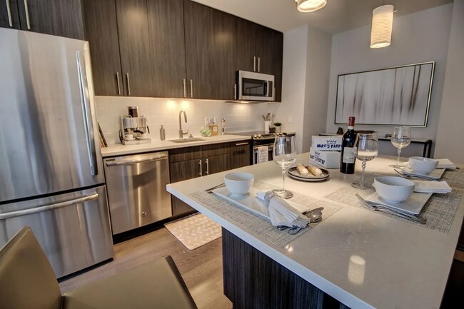 Building Photo - 525 E Seaside Way